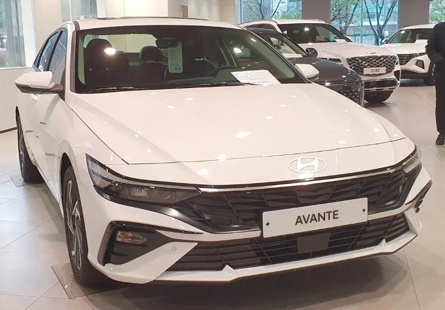 Hyundai Avante 사진 1