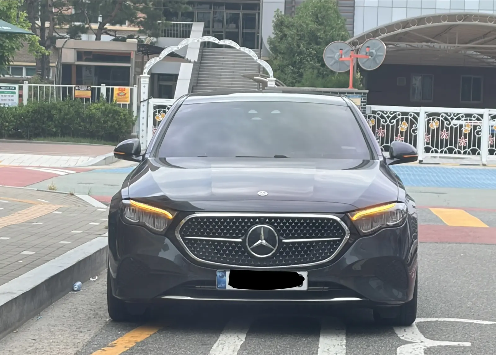 Mercedes-Benz E-Class 사진 1