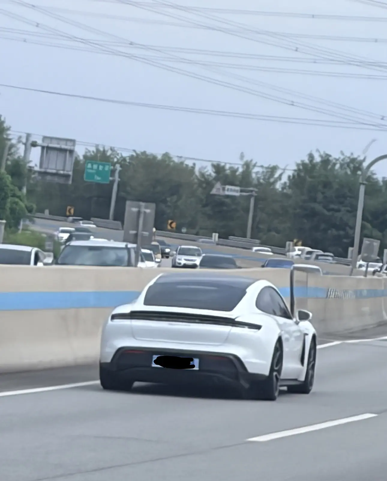 Porsche Taycan 사진 1