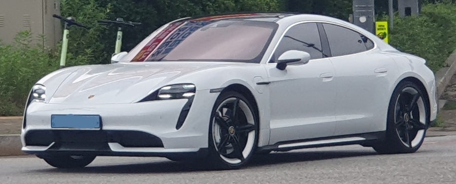Porsche Taycan SPOT 게시글 이미지