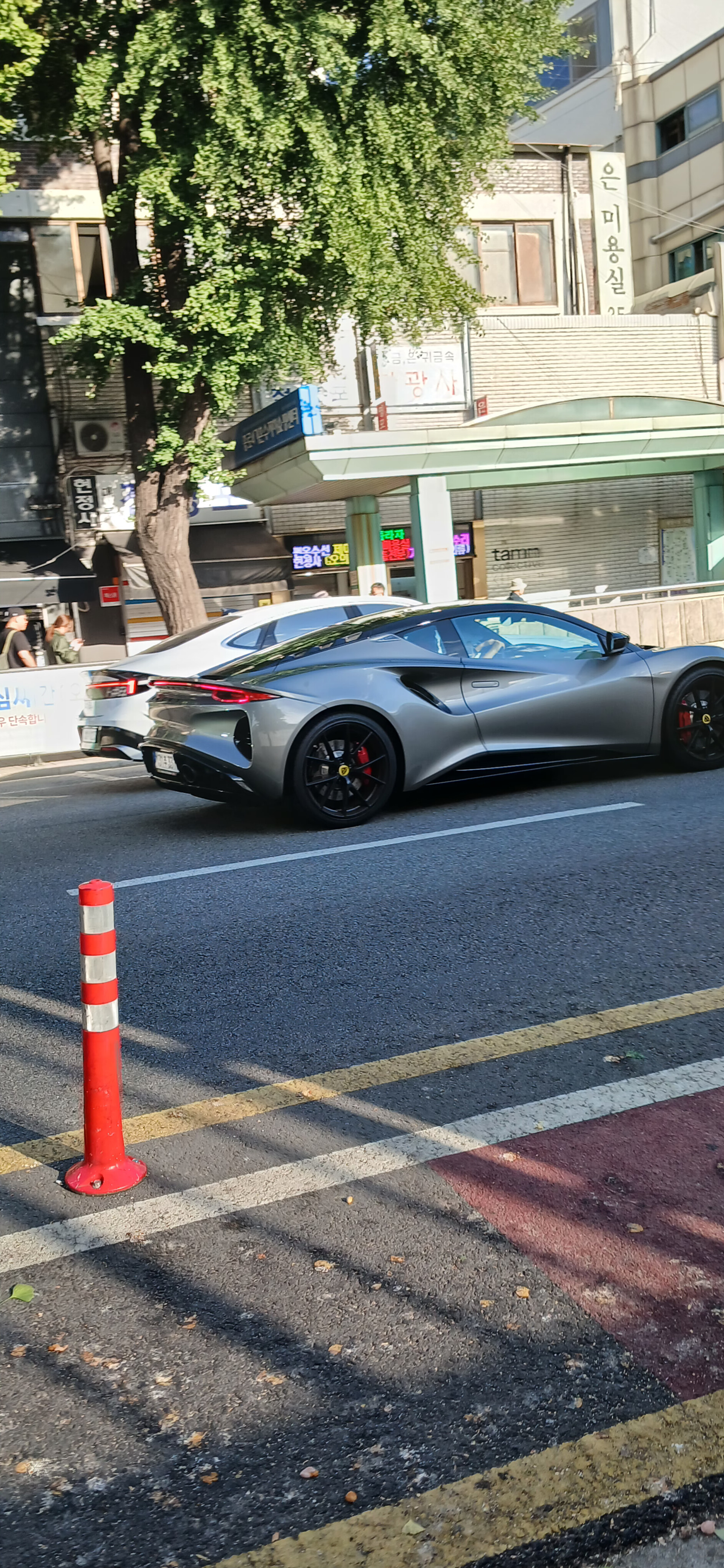 Lotus Emira 첨부 이미지