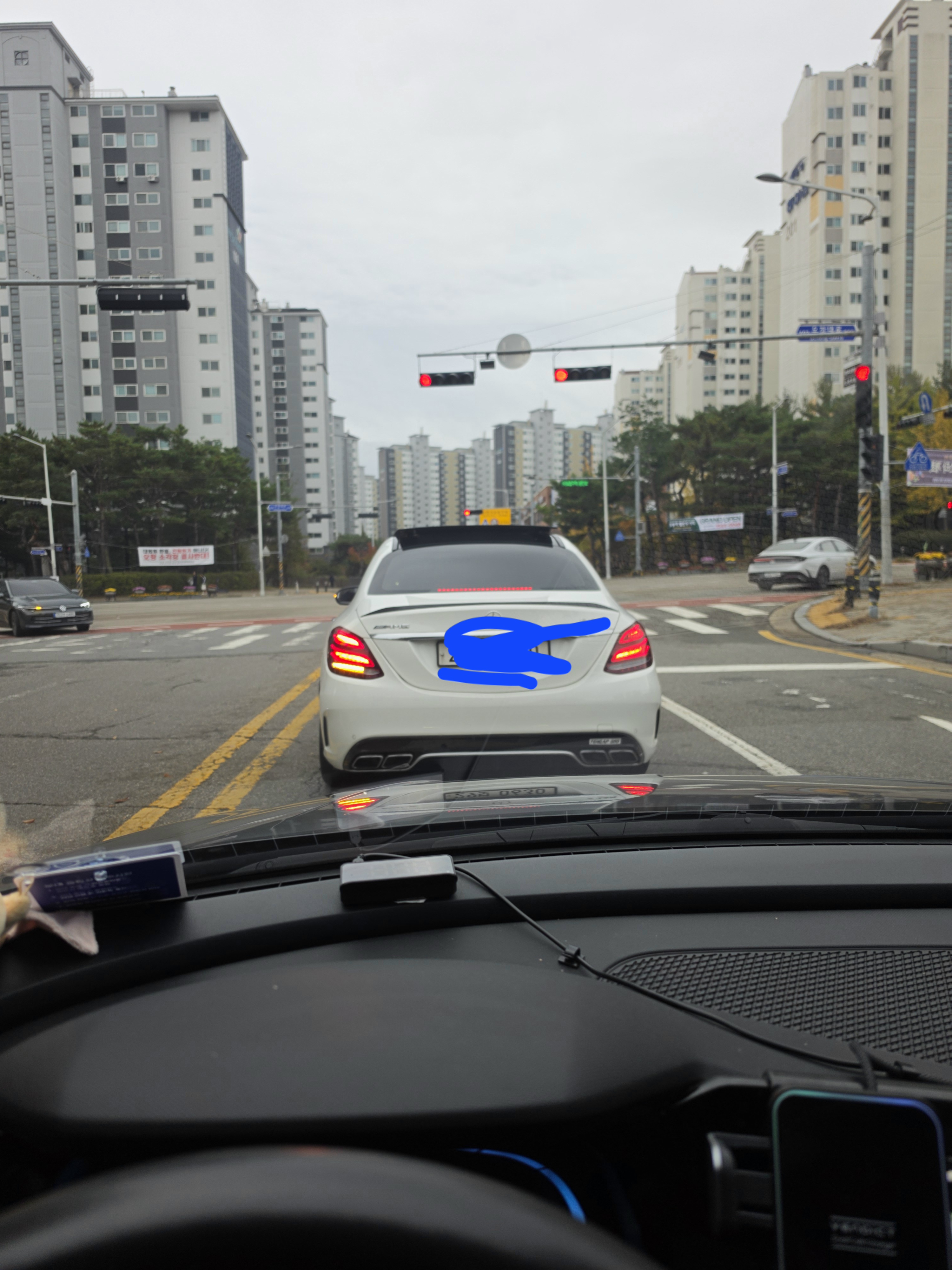 집앞에서 본 amg c63 게시글 이미지