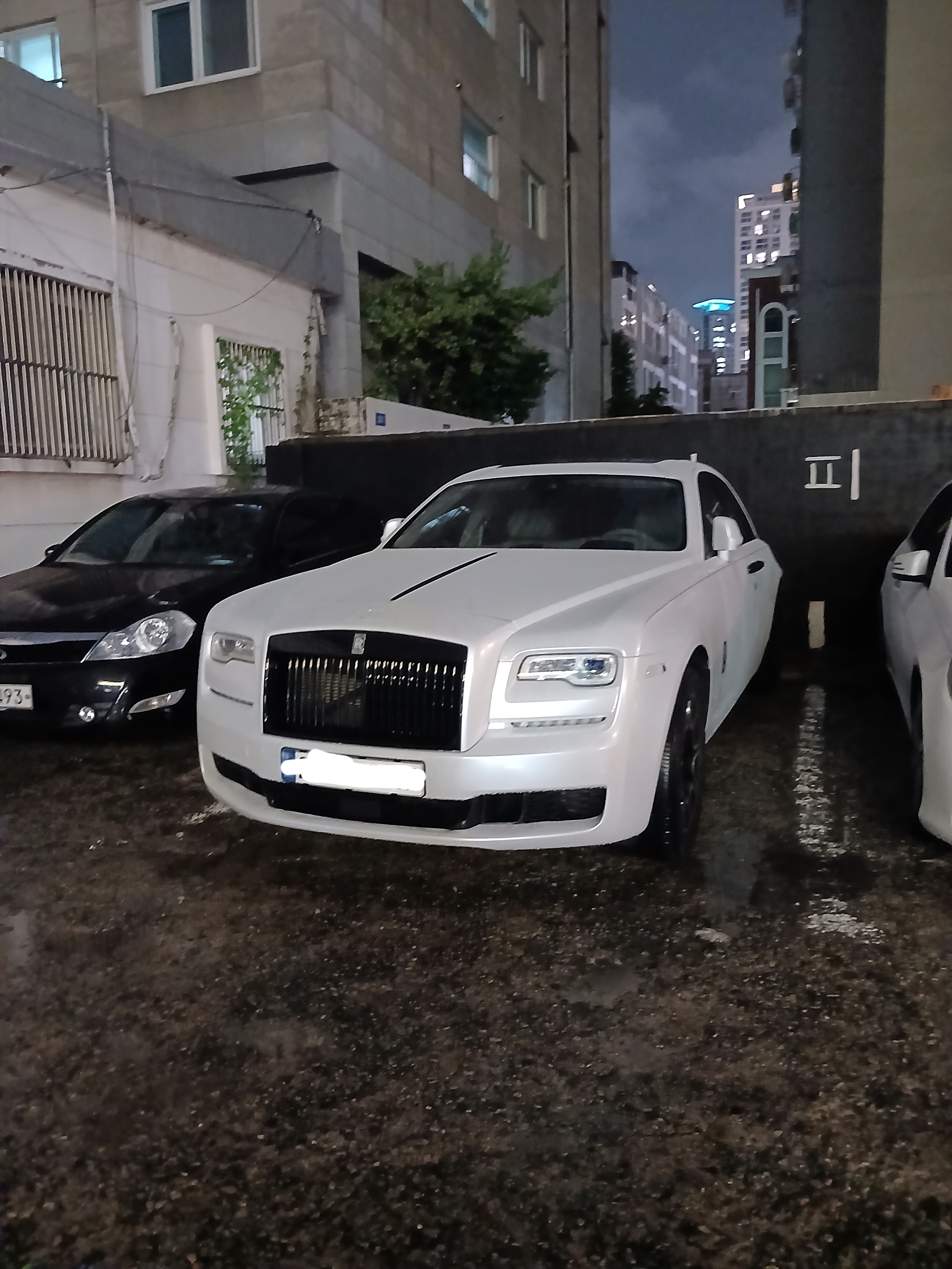 Rolls-Royce Cullinan SPOT 게시글 이미지